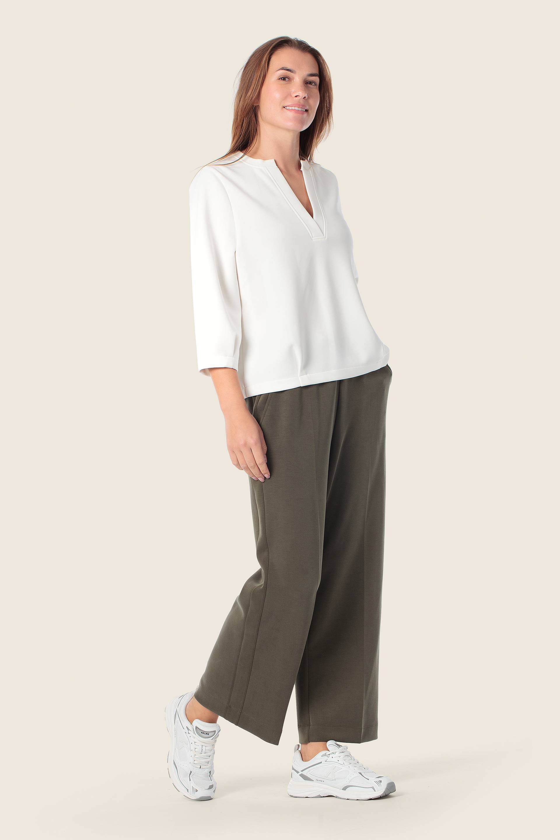 Leichtes Sweatshirt mit V-Ausschnitt von GERRY WEBER