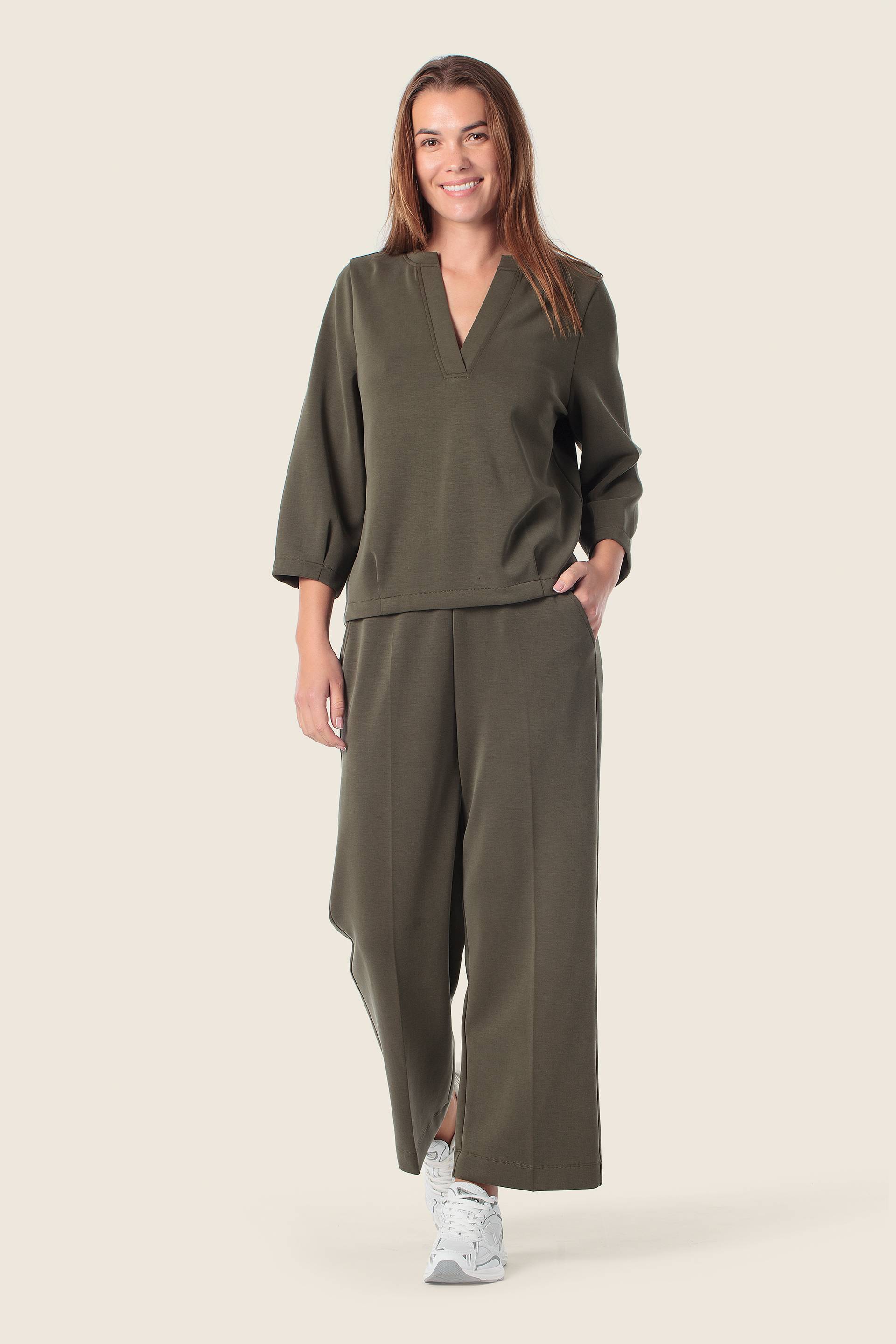 Leichtes Sweatshirt mit V-Ausschnitt von GERRY WEBER