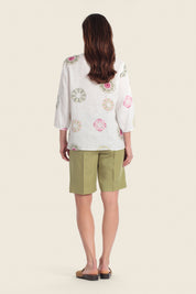 Bedruckte Leinenbluse mit Stickereidetails