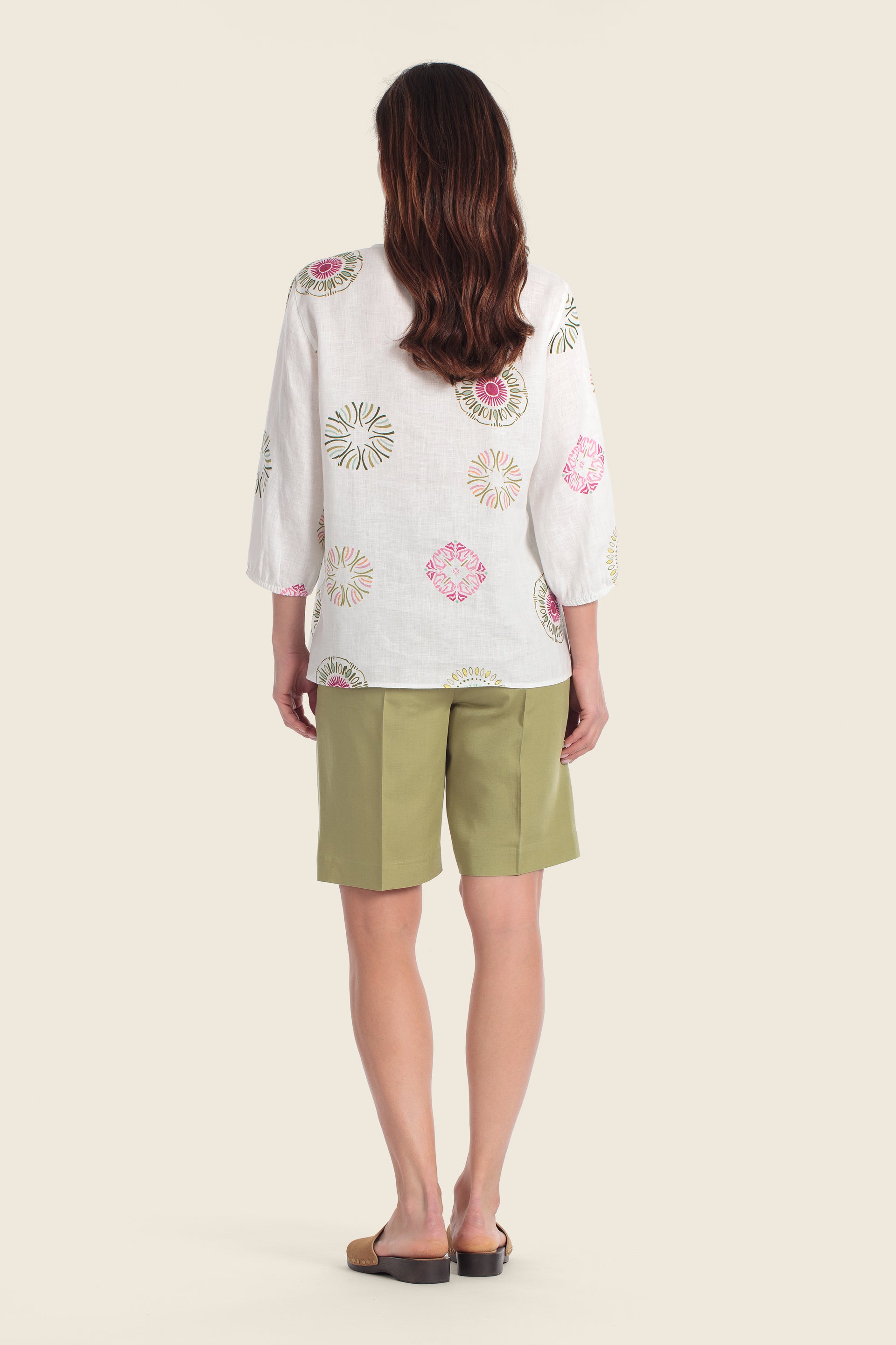 Bedruckte Leinenbluse mit Stickereidetails