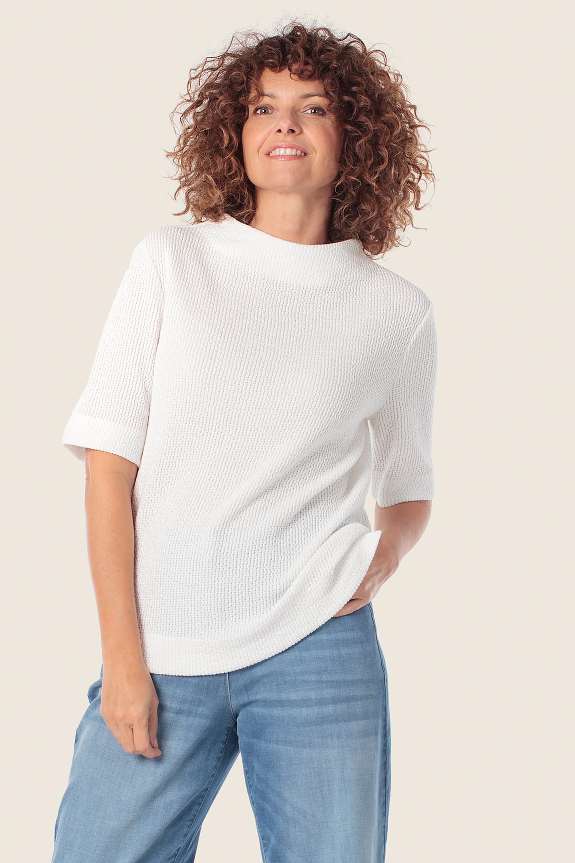 Einfaches T-Shirt aus Baumwollmischgewebe mit Seitenschlitzen