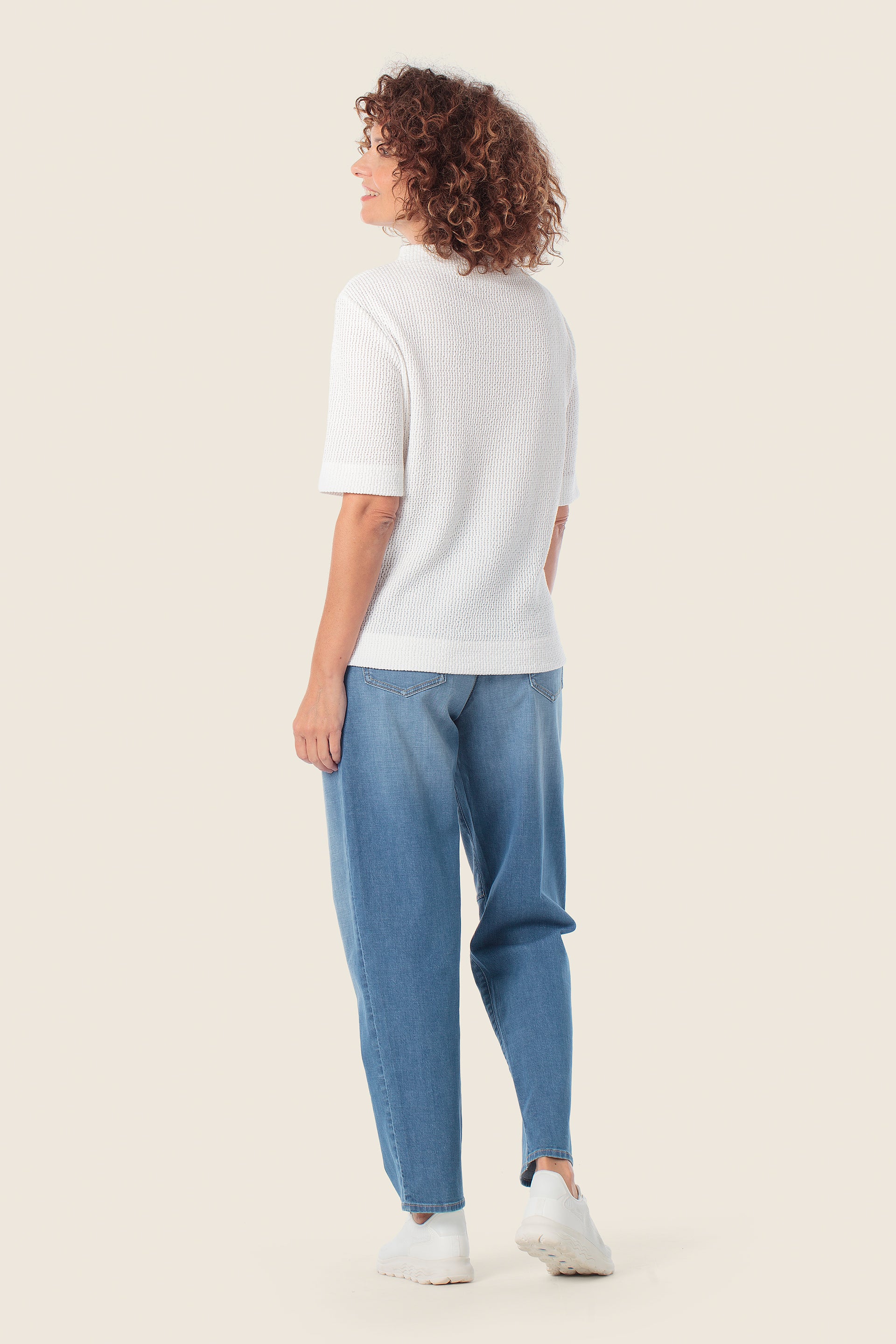 Einfaches T-Shirt aus Baumwollmischgewebe mit Seitenschlitzen