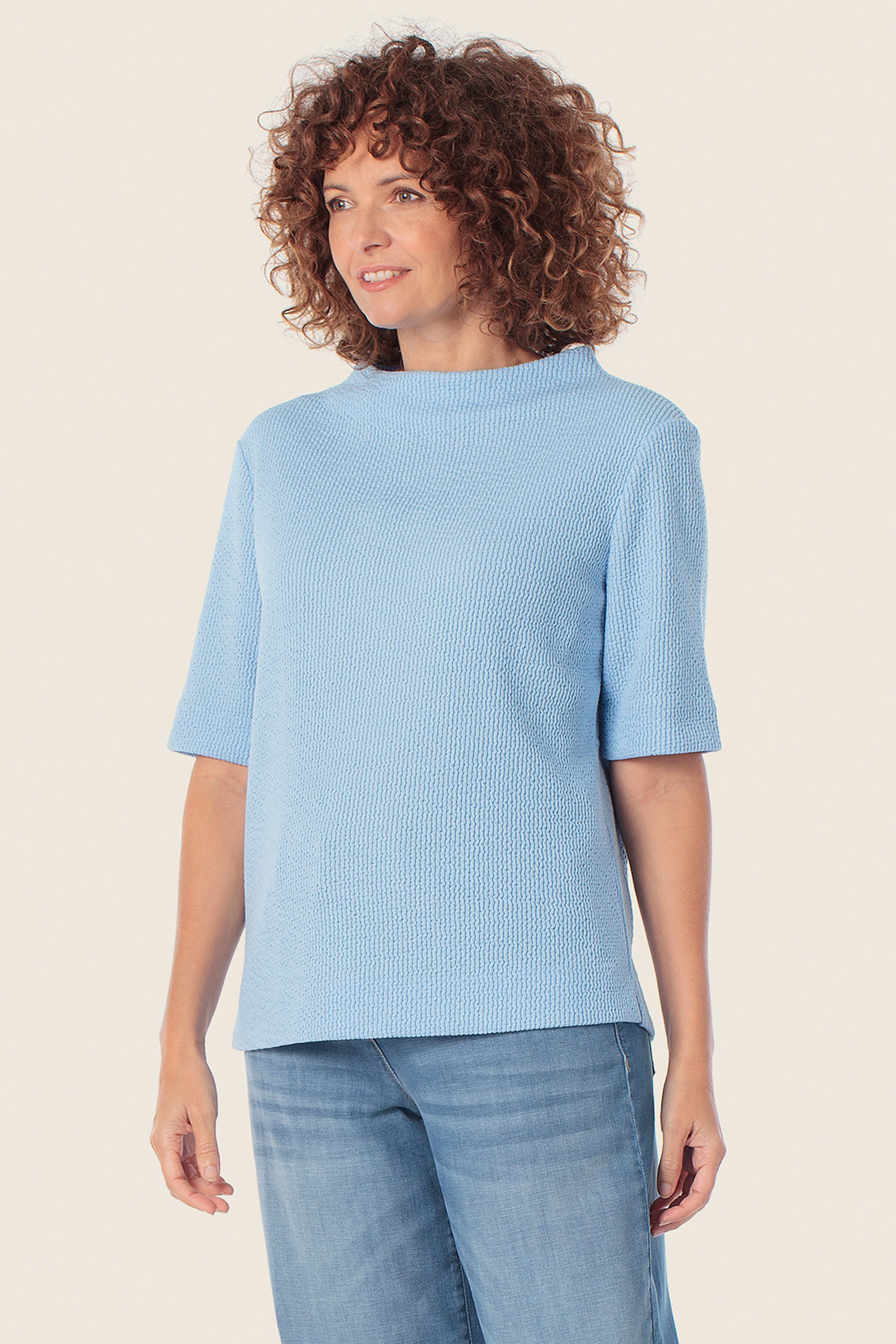 Einfaches T-Shirt aus Baumwollmischgewebe mit Seitenschlitzen