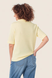 Einfaches T-Shirt aus Baumwollmischgewebe mit Seitenschlitzen