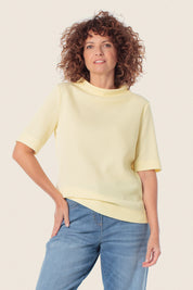 Einfaches T-Shirt aus Baumwollmischgewebe mit Seitenschlitzen
