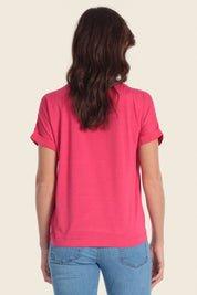 T-Shirt mit V-Ausschnitt aus verschiedenen Stoffen