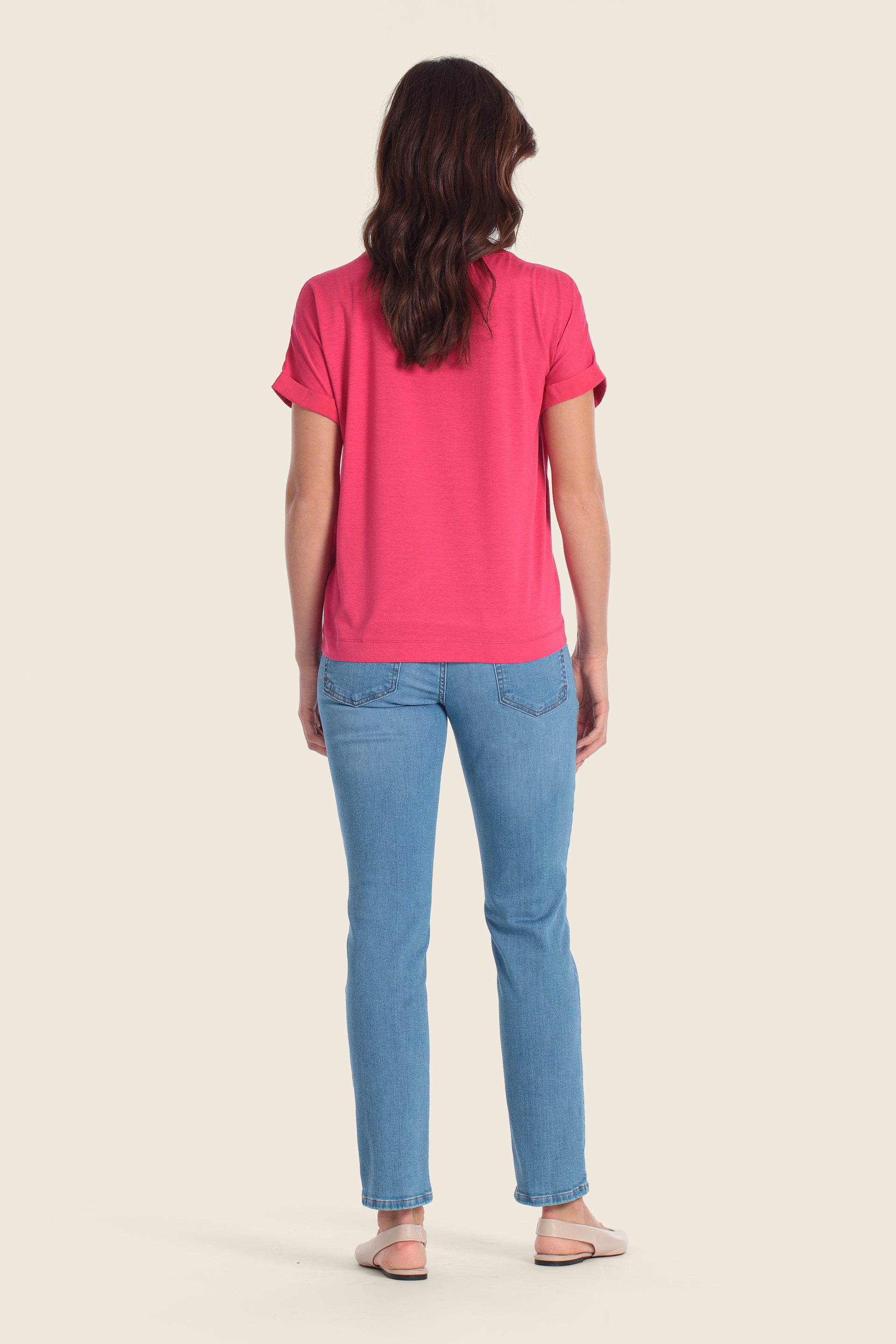 T-Shirt mit V-Ausschnitt aus verschiedenen Stoffen