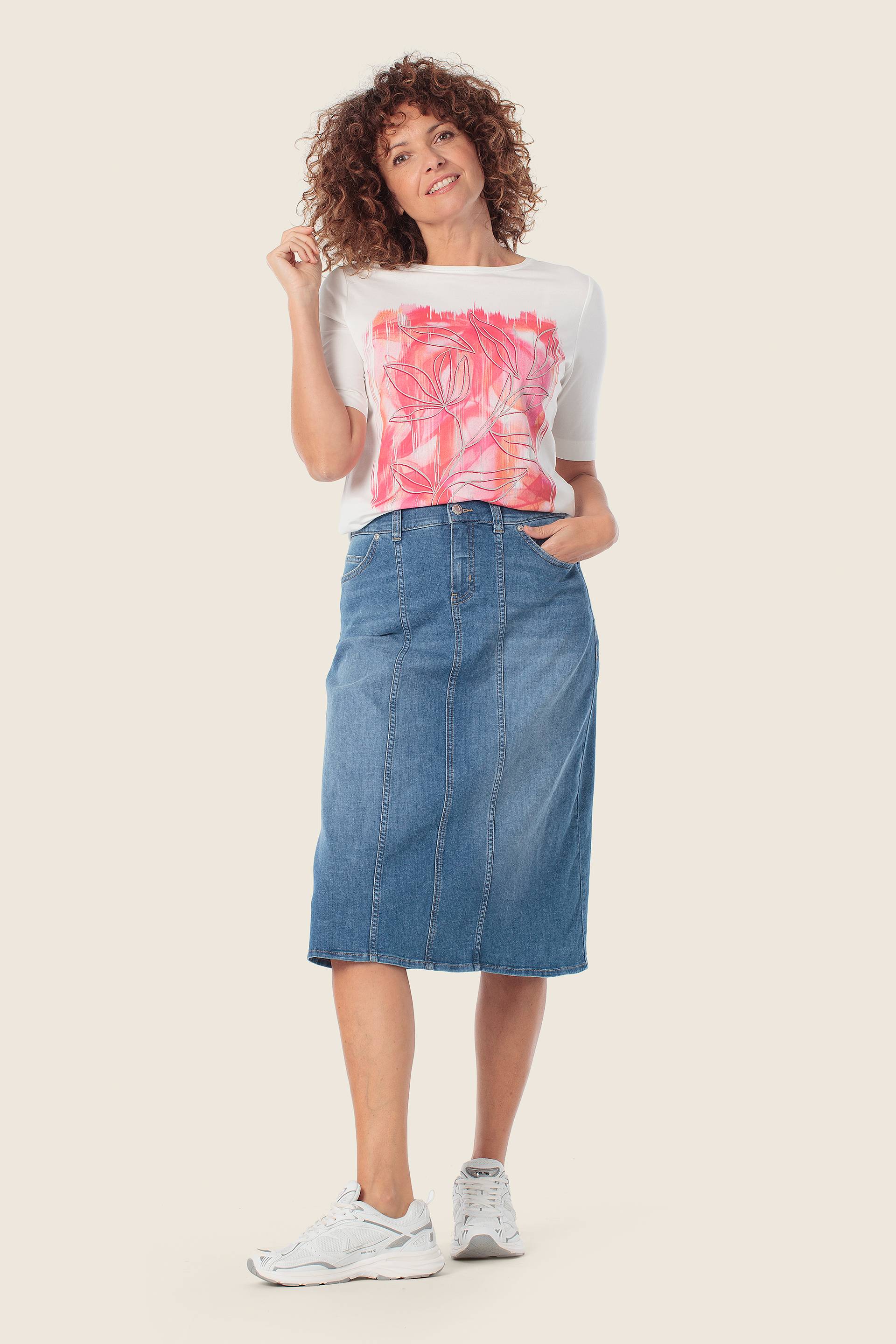 Bedrucktes T-Shirt mit abstraktem Design