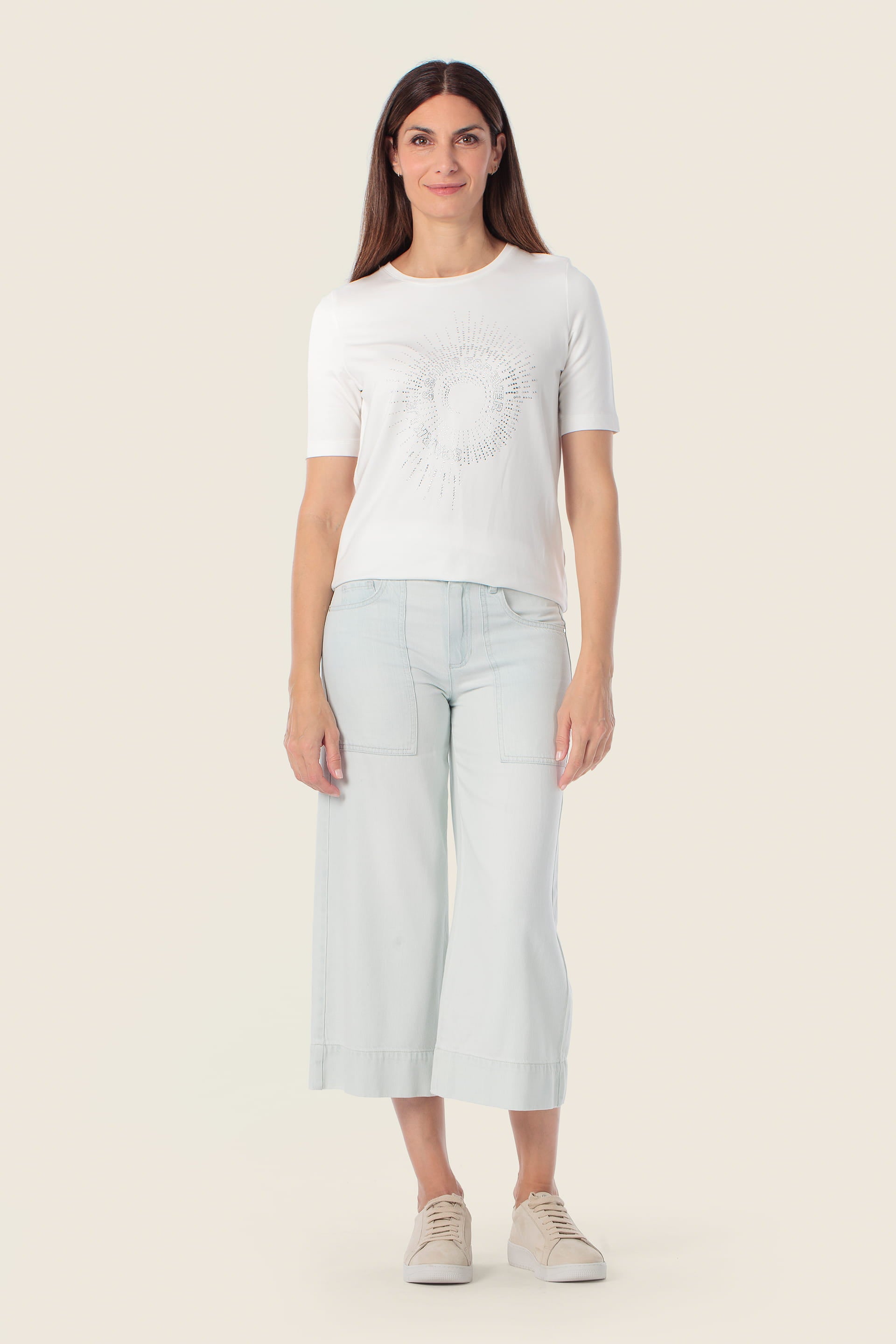 Bedrucktes T-Shirt mit Strassverzierungen