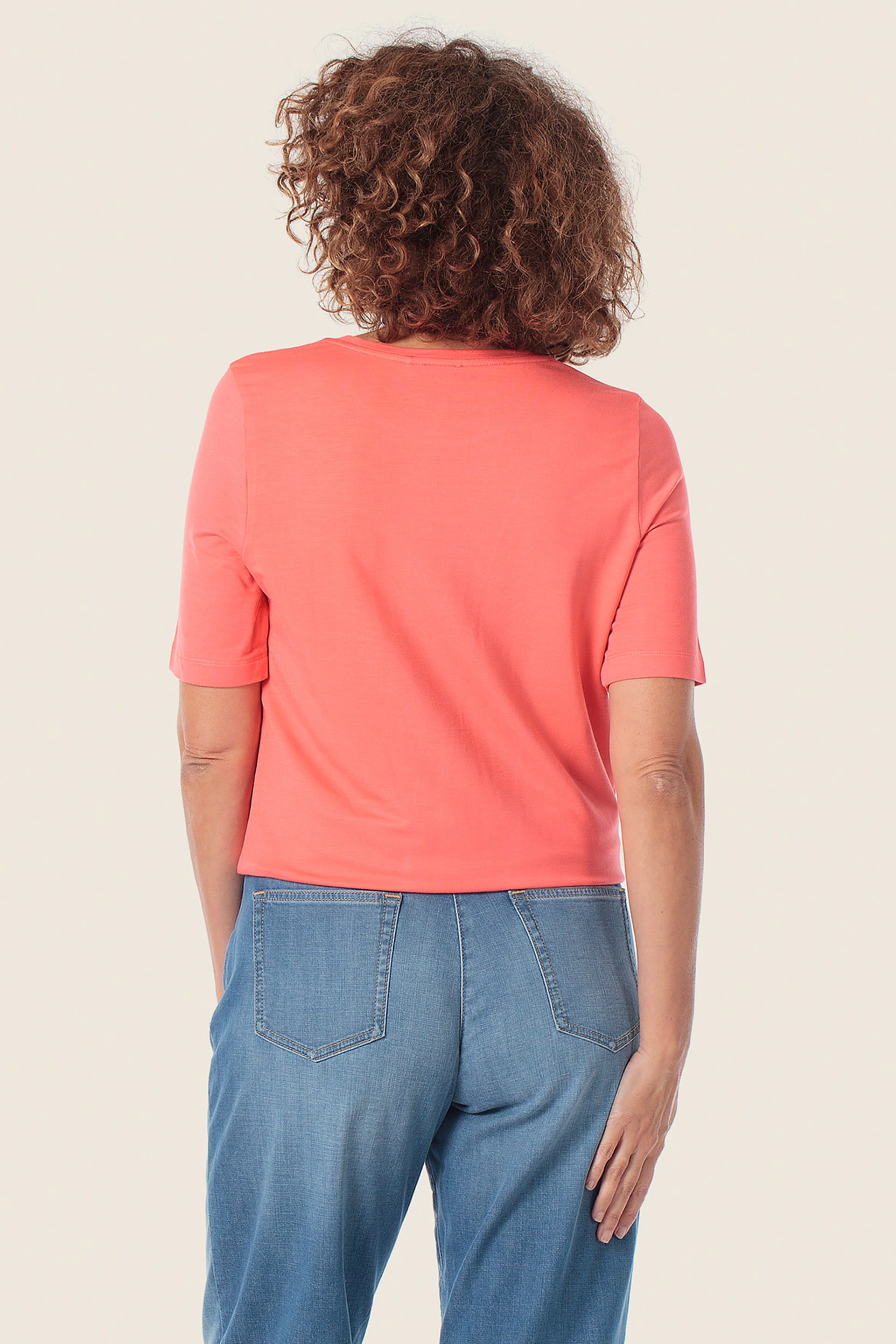 Bedrucktes T-Shirt mit Strassverzierungen