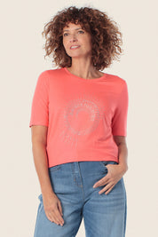Bedrucktes T-Shirt mit Strassverzierungen