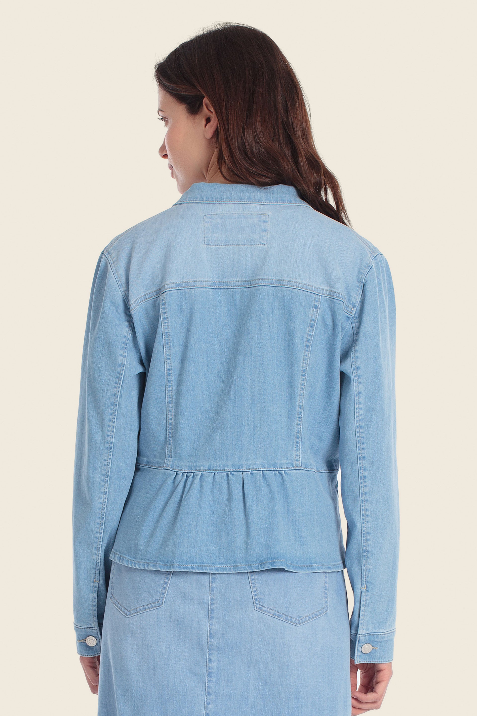 Jeansjacke mit Schößchen und weicher Waschung
