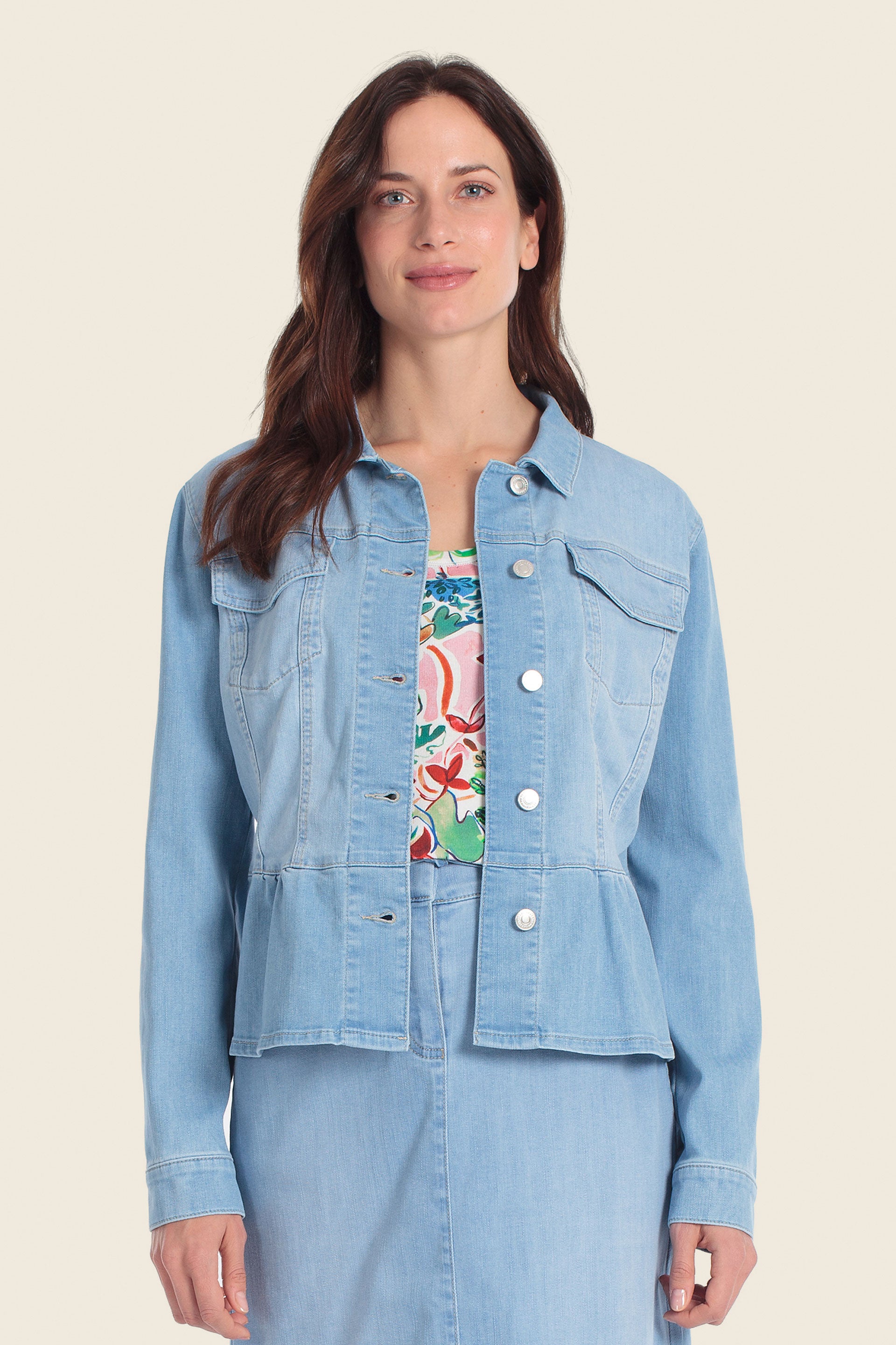 Jeansjacke mit Schößchen und weicher Waschung