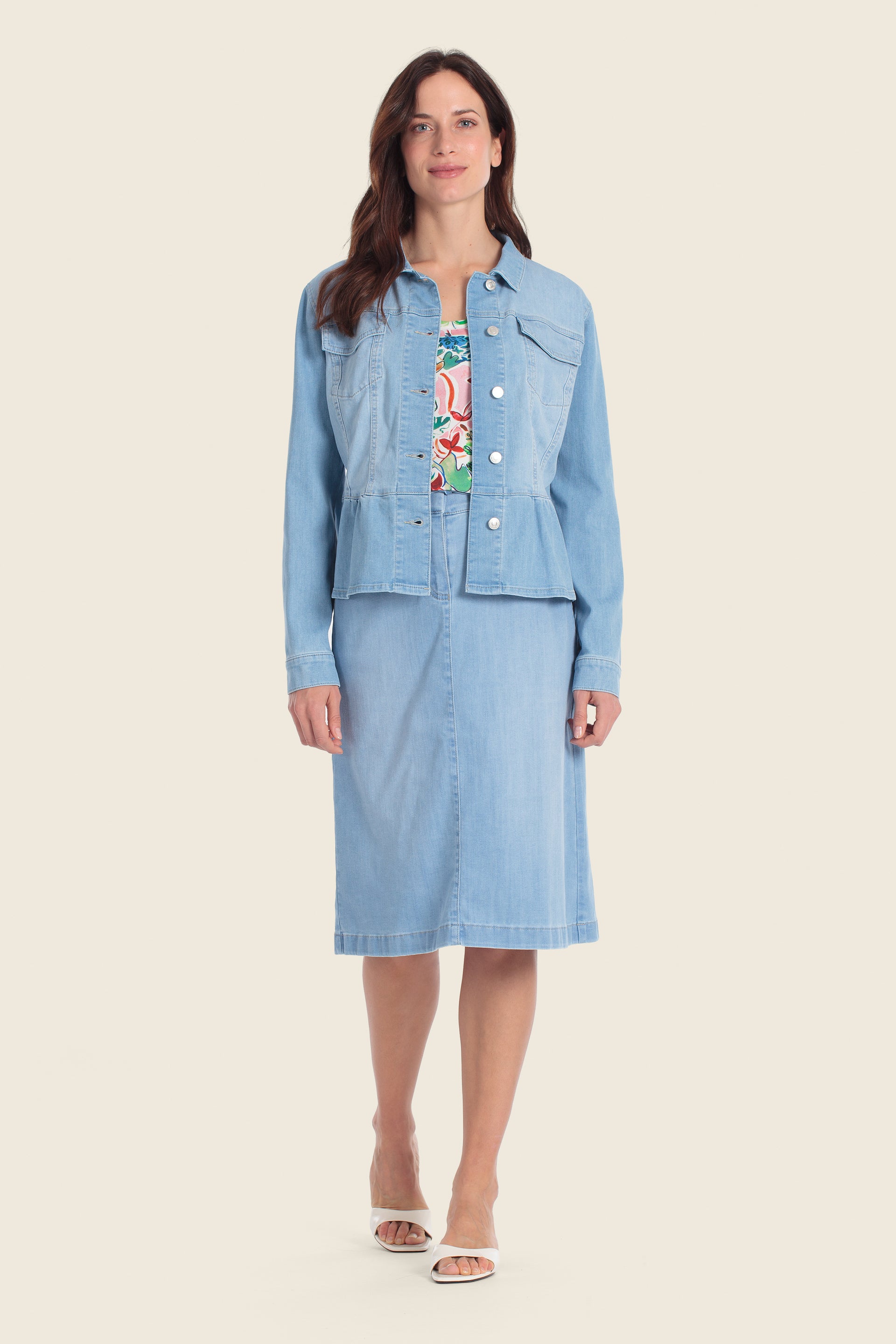 Jeansjacke mit Schößchen und weicher Waschung