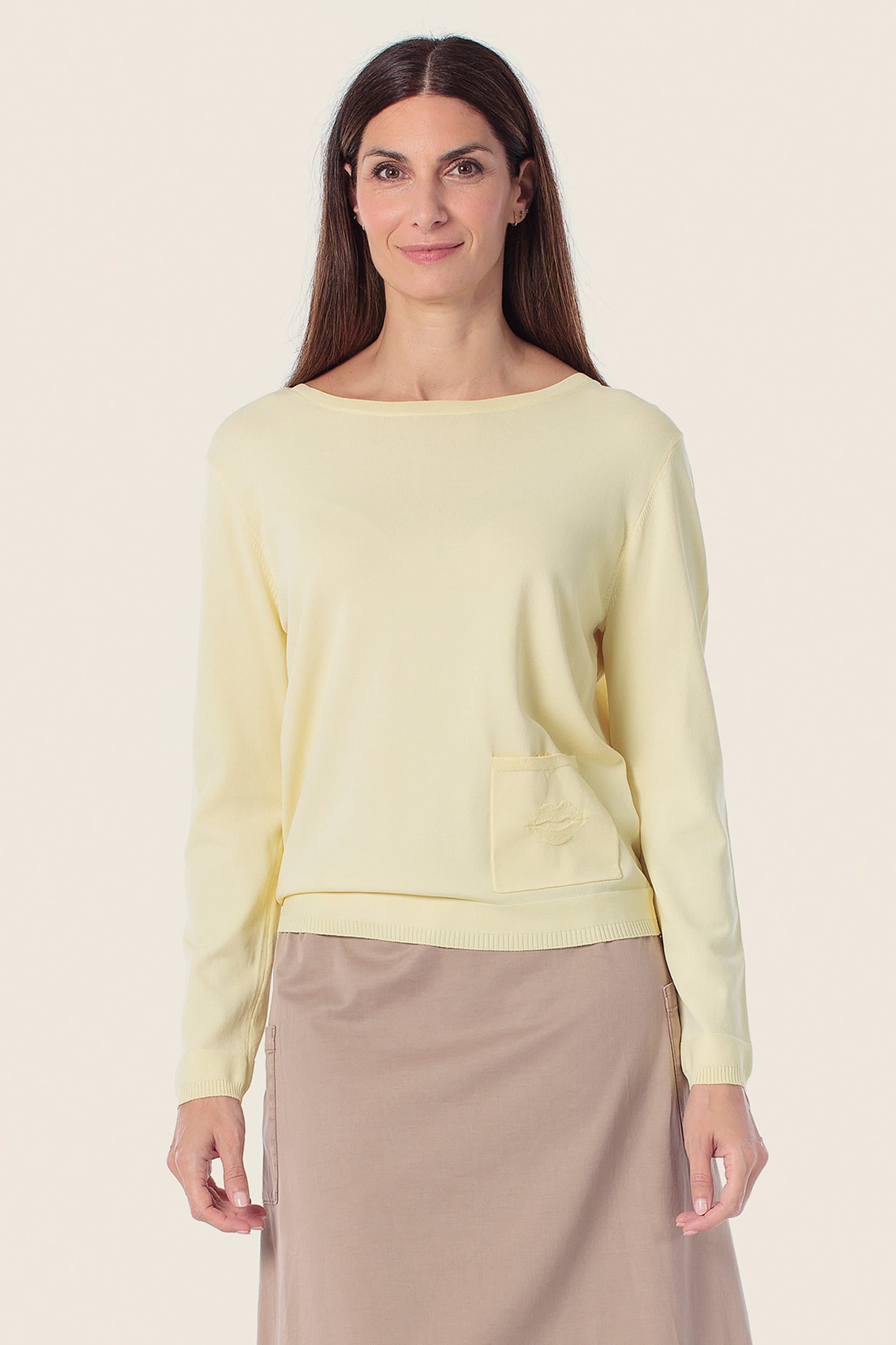 Feinstrickpullover mit aufgesetzter Tasche