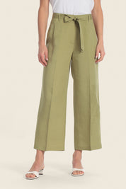 Chinos mit weitem Bein aus Tencel™-Mischgewebe und Stoffgürtel