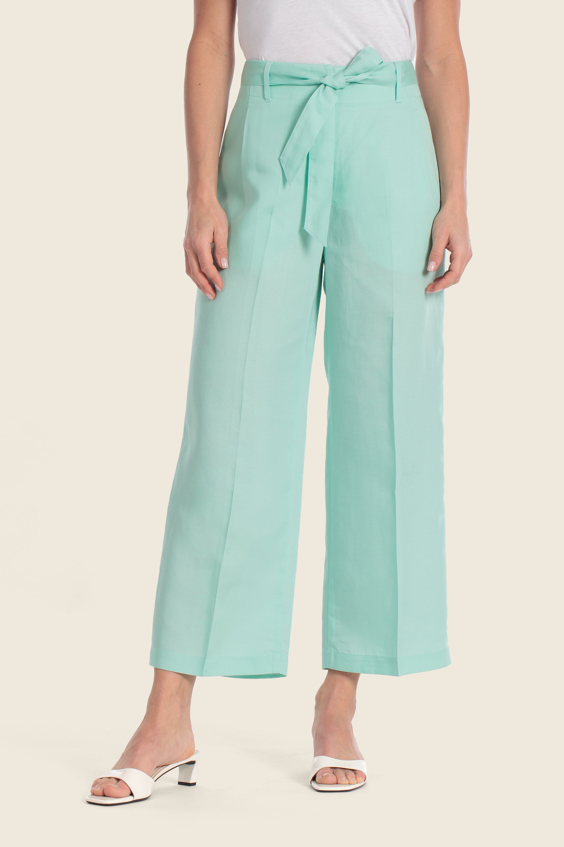 Chinos mit weitem Bein aus Tencel™-Mischgewebe und Stoffgürtel