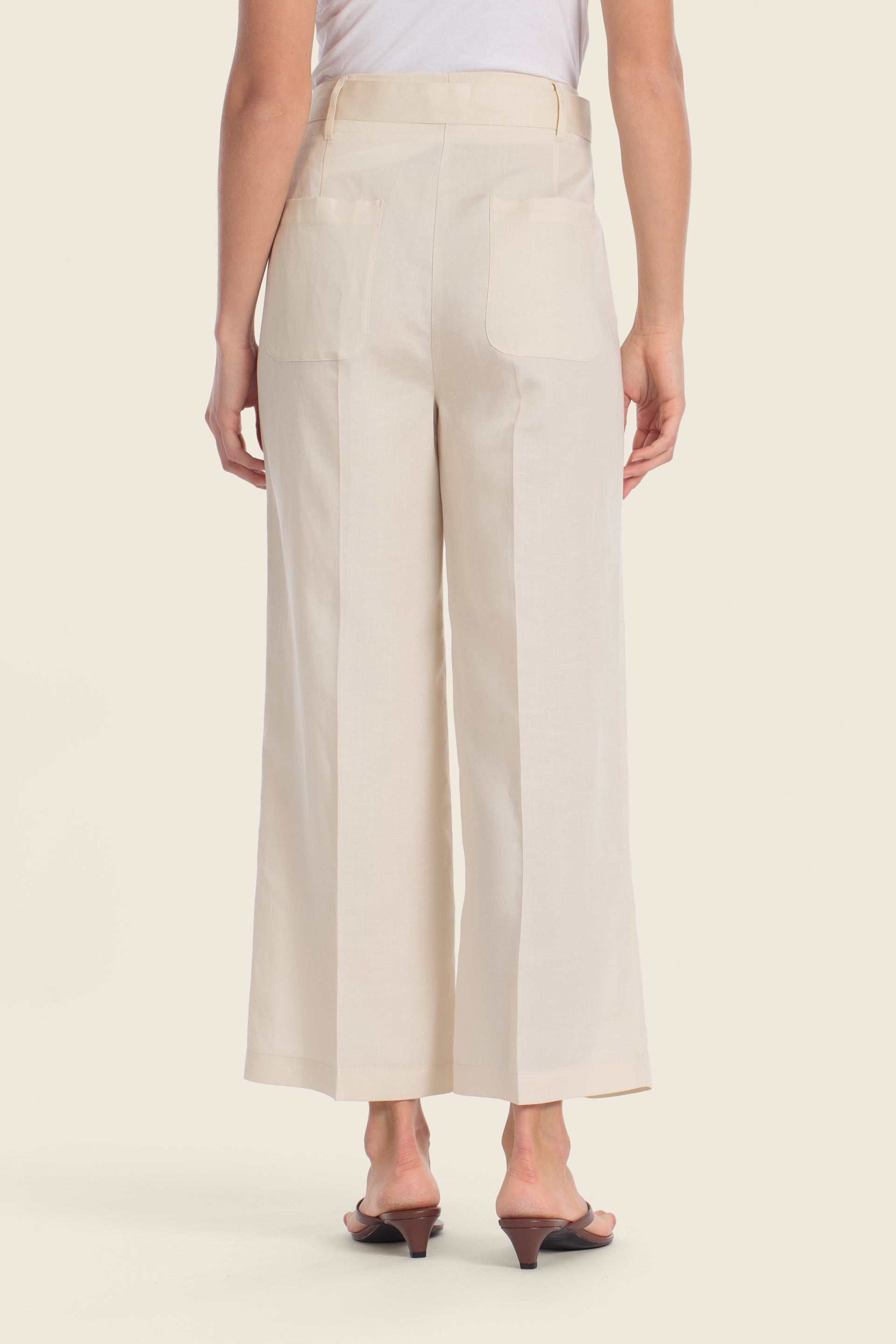 Chinos mit weitem Bein aus Tencel™-Mischgewebe und Stoffgürtel