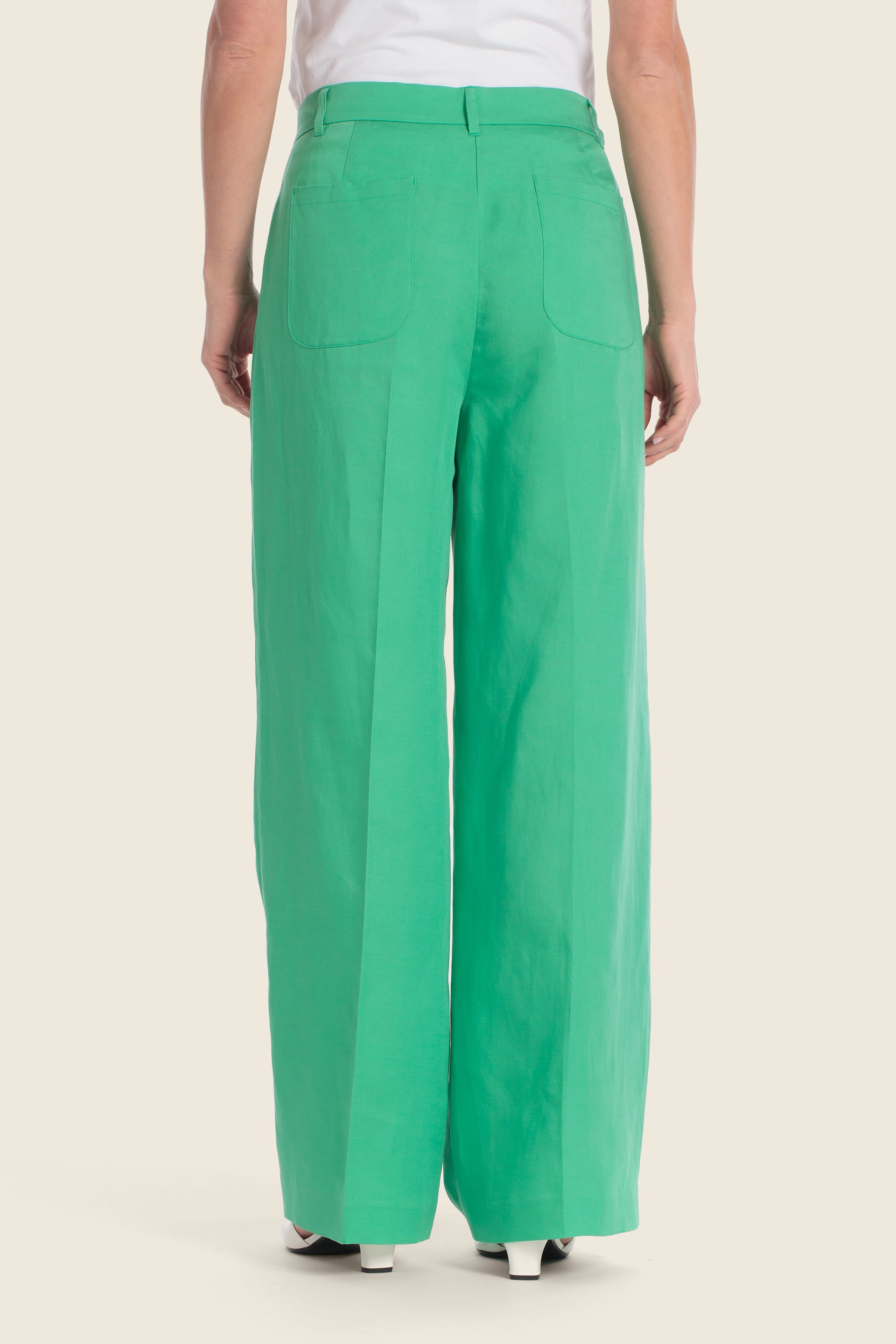 Chino-Hose mit geradem Bein und Bundfalten