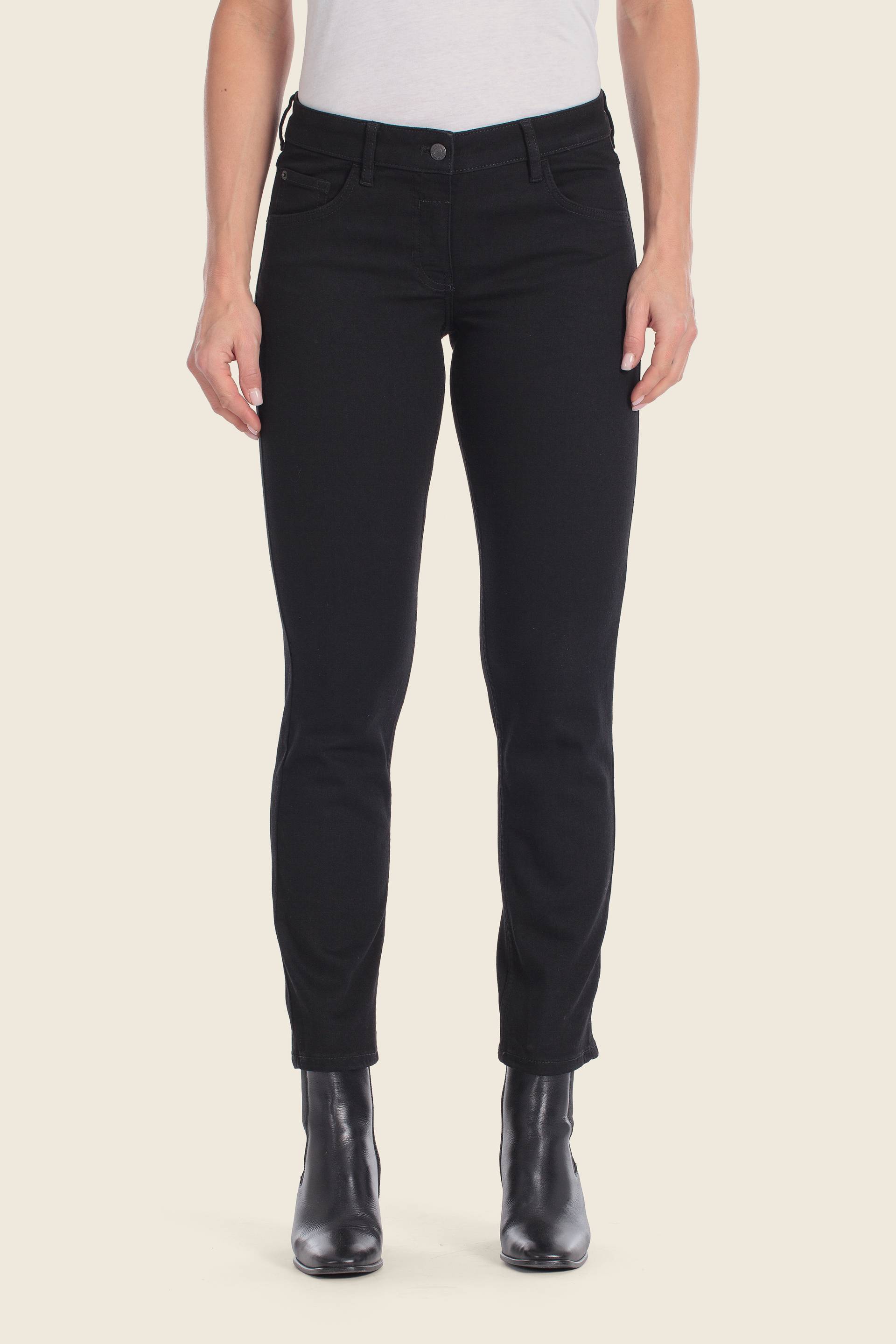 Jeans in verschiedenen Tönen von GERRY WEBER