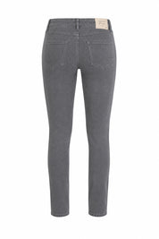 Jeans in verschiedenen Tönen