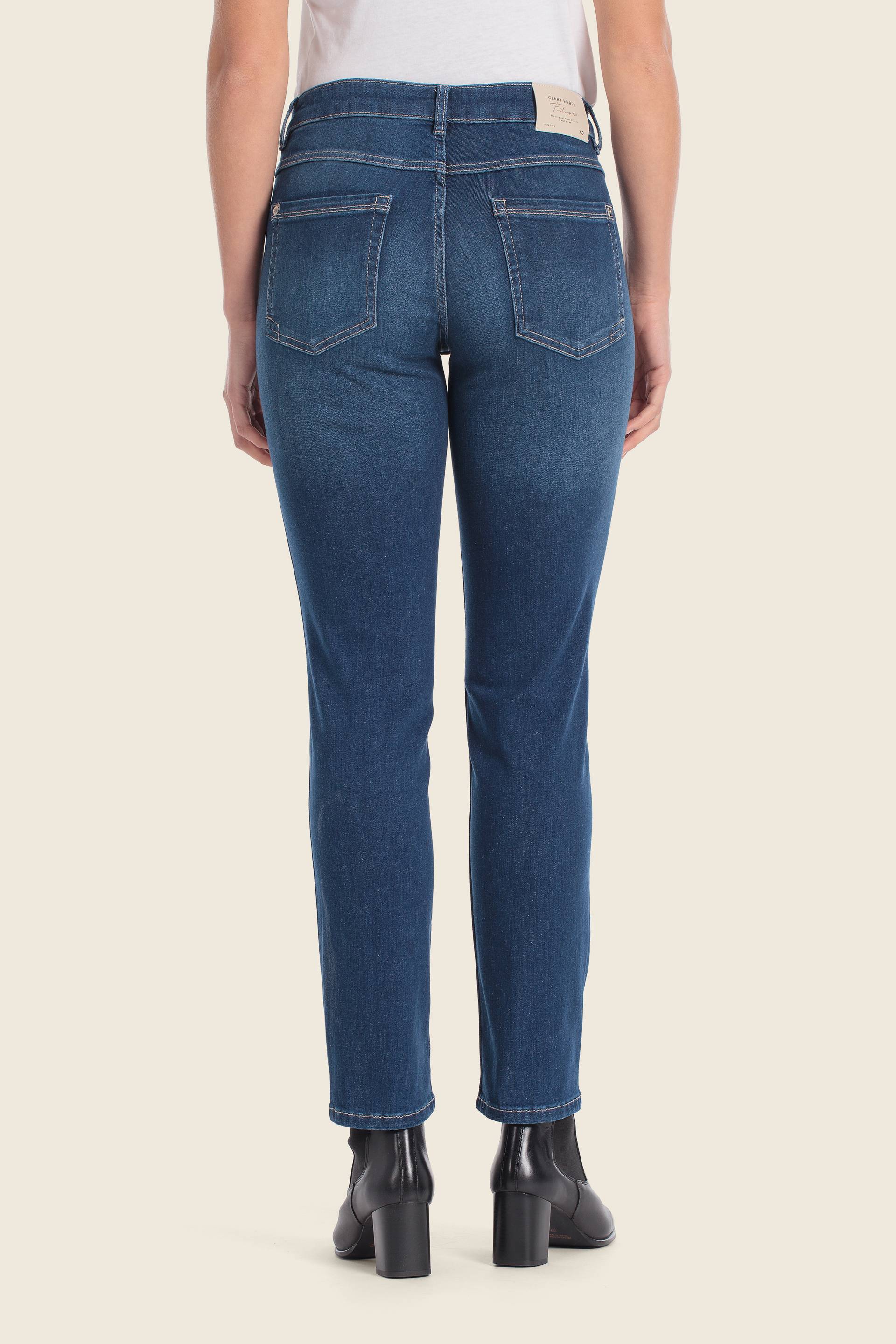 Jeans in verschiedenen Tönen von GERRY WEBER