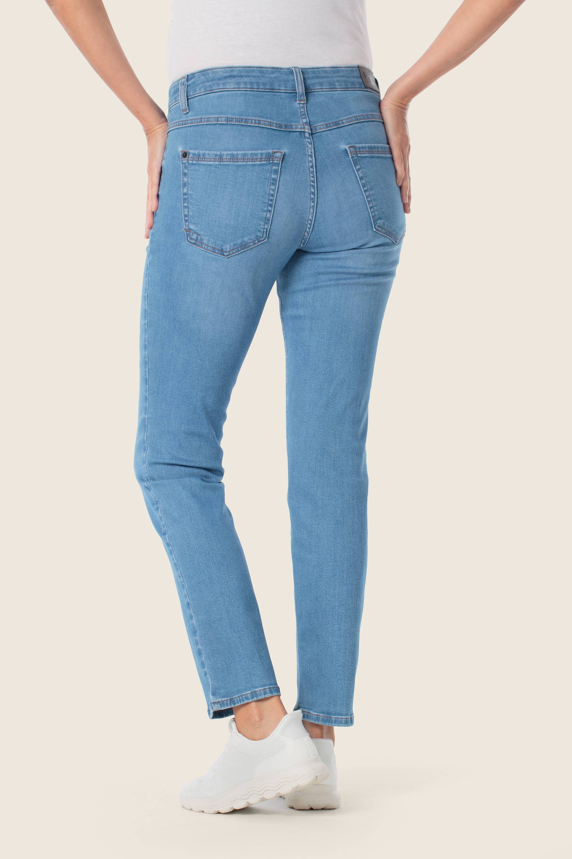 Jeans in verschiedenen Tönen von GERRY WEBER