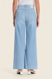 Weit geschnittene Jeans mit sanfter Waschung