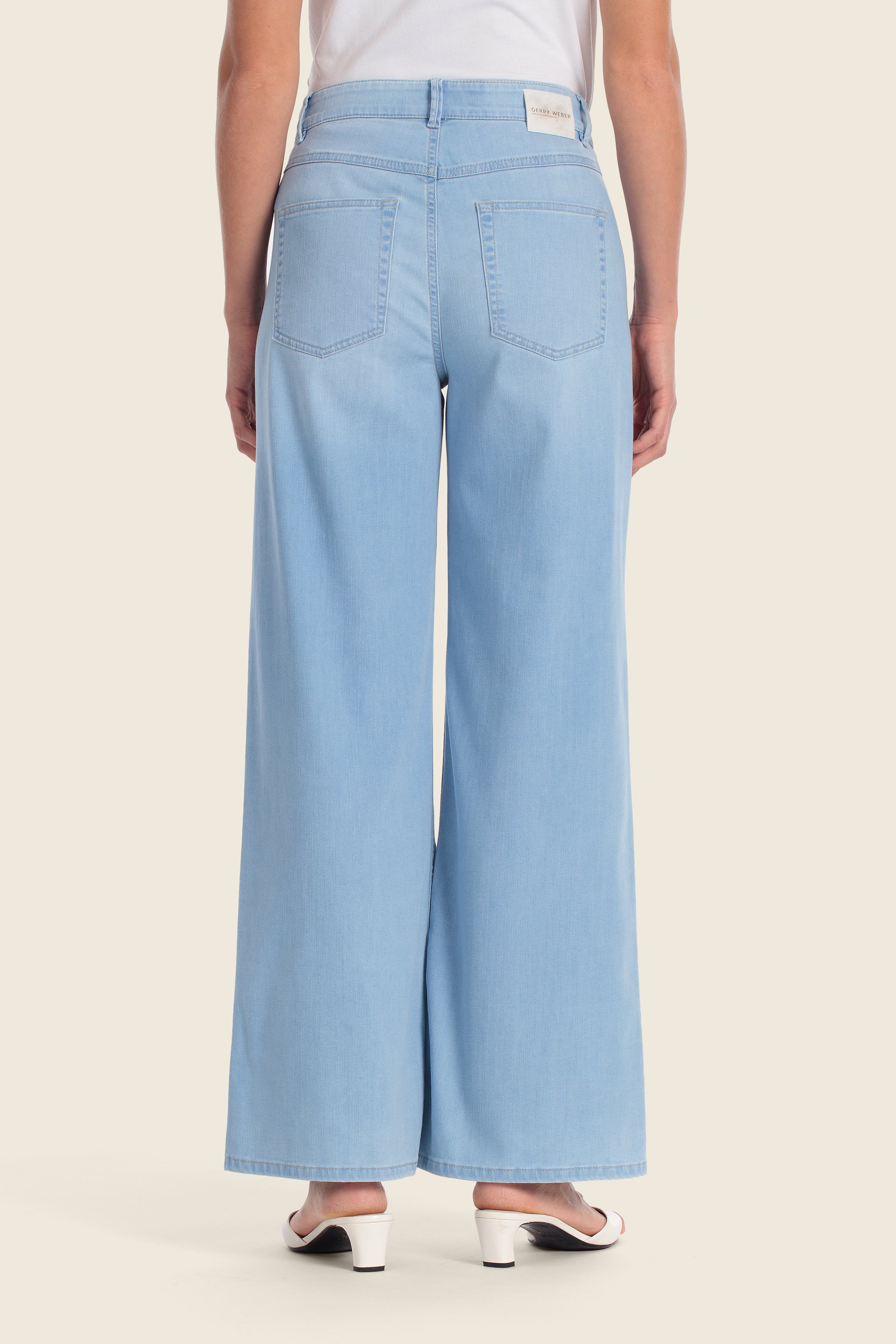 Weit geschnittene Jeans mit sanfter Waschung