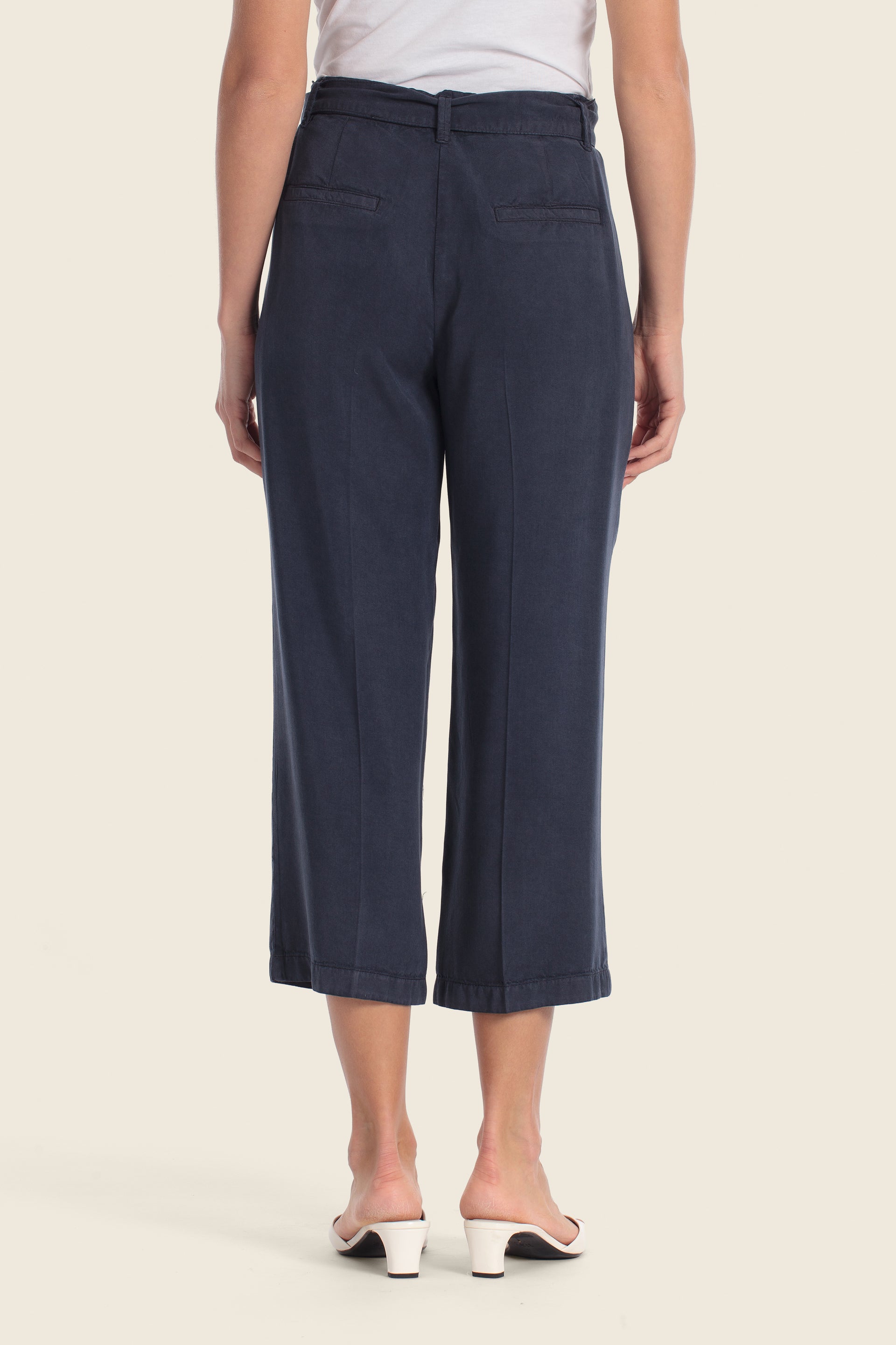 Chinos mit weitem Bein aus Lyocell™ mit Stoffgürtel