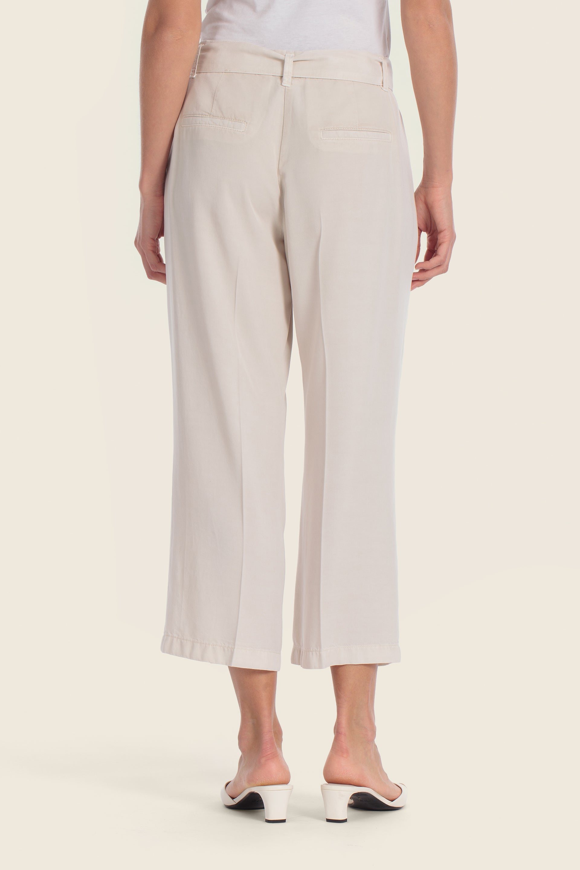 Chinos mit weitem Bein aus Lyocell™ mit Stoffgürtel
