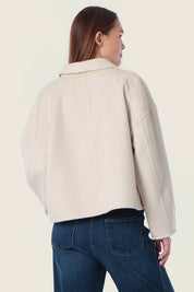 Kurzer Wollmantel mit Patch Taschen