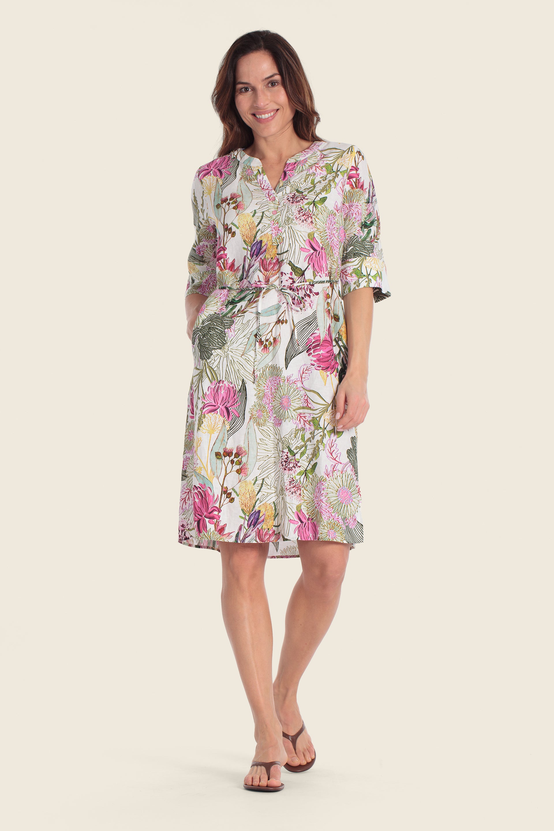 Bedrucktes Leinenkleid mit tropischem Blumenmuster