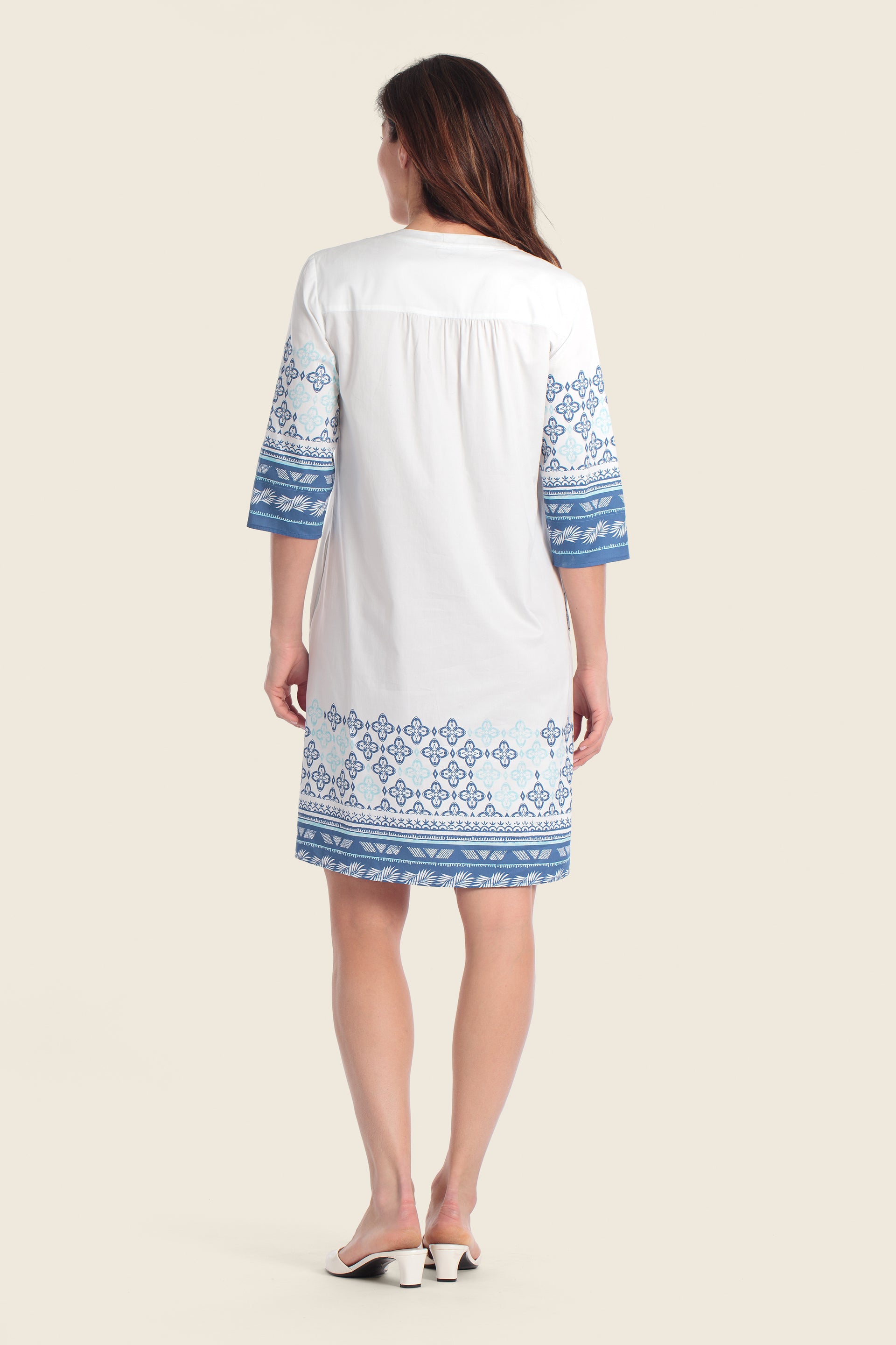Bedrucktes Baumwollkleid mit V-Ausschnitt