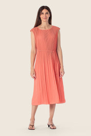 Plisseekleid mit passendem Gürtel