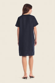 Leinenkleid mit V-Ausschnitt