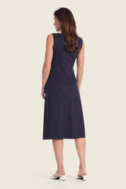Ärmelloses Strickkleid mit seitlichem Knotendetail