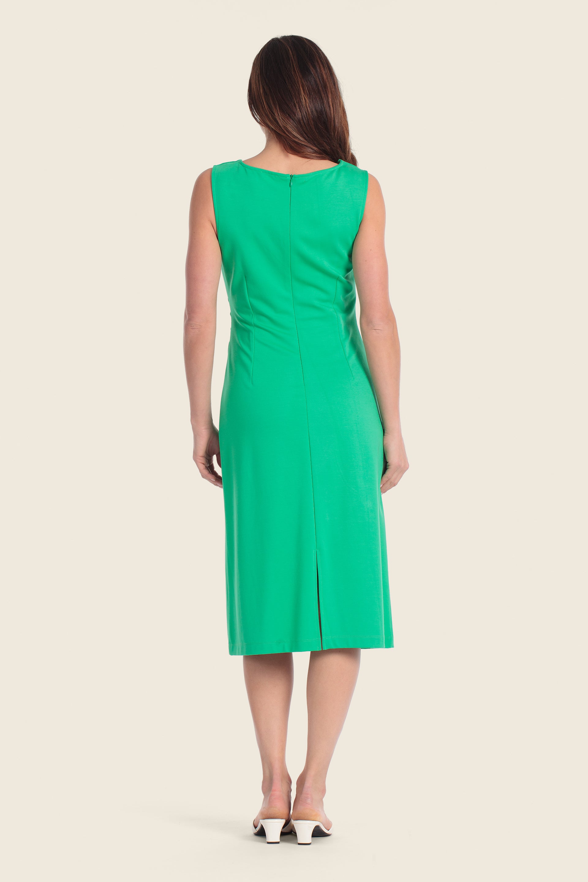 Ärmelloses Strickkleid mit seitlichem Knotendetail