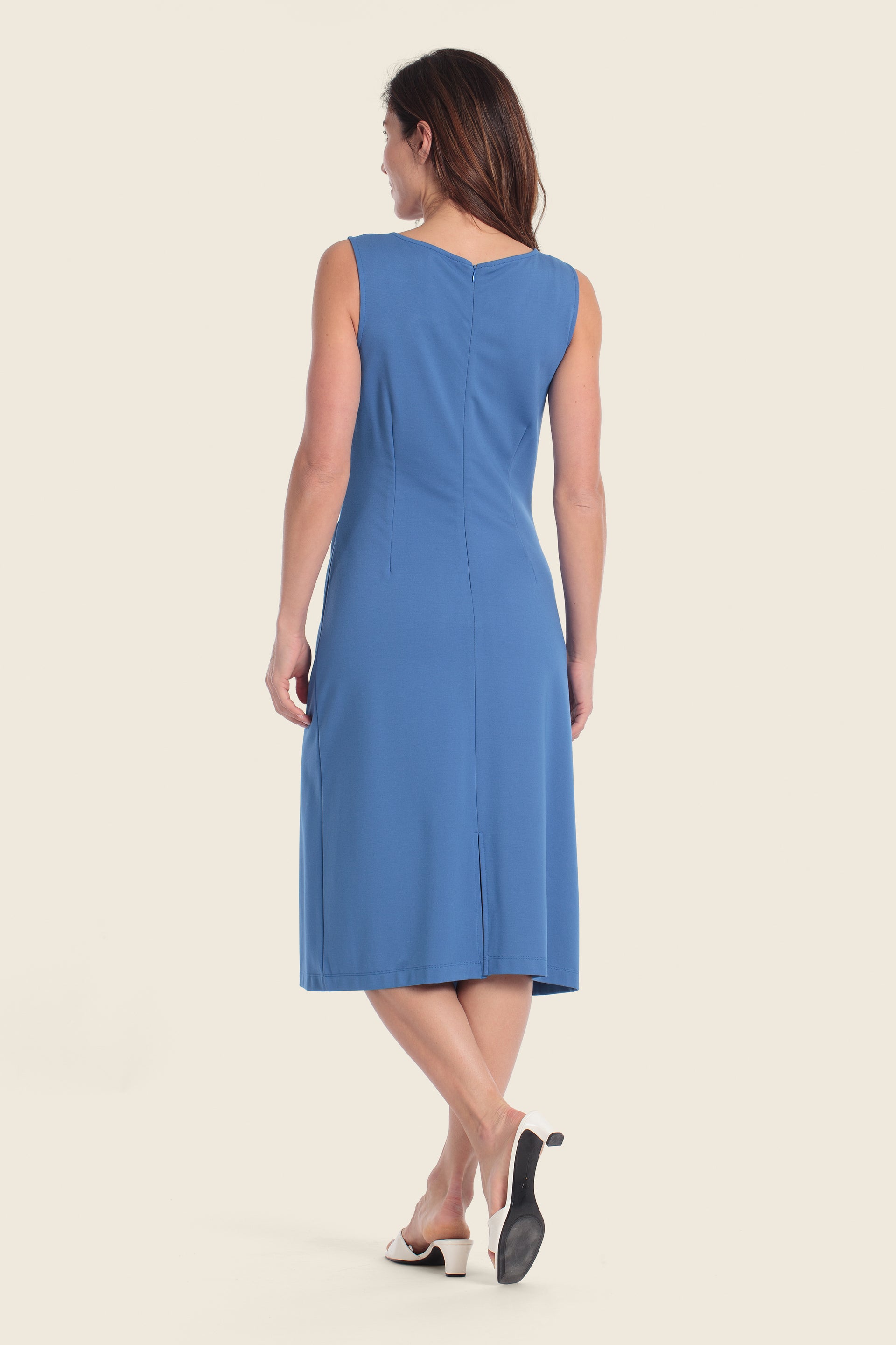 Ärmelloses Strickkleid mit seitlichem Knotendetail