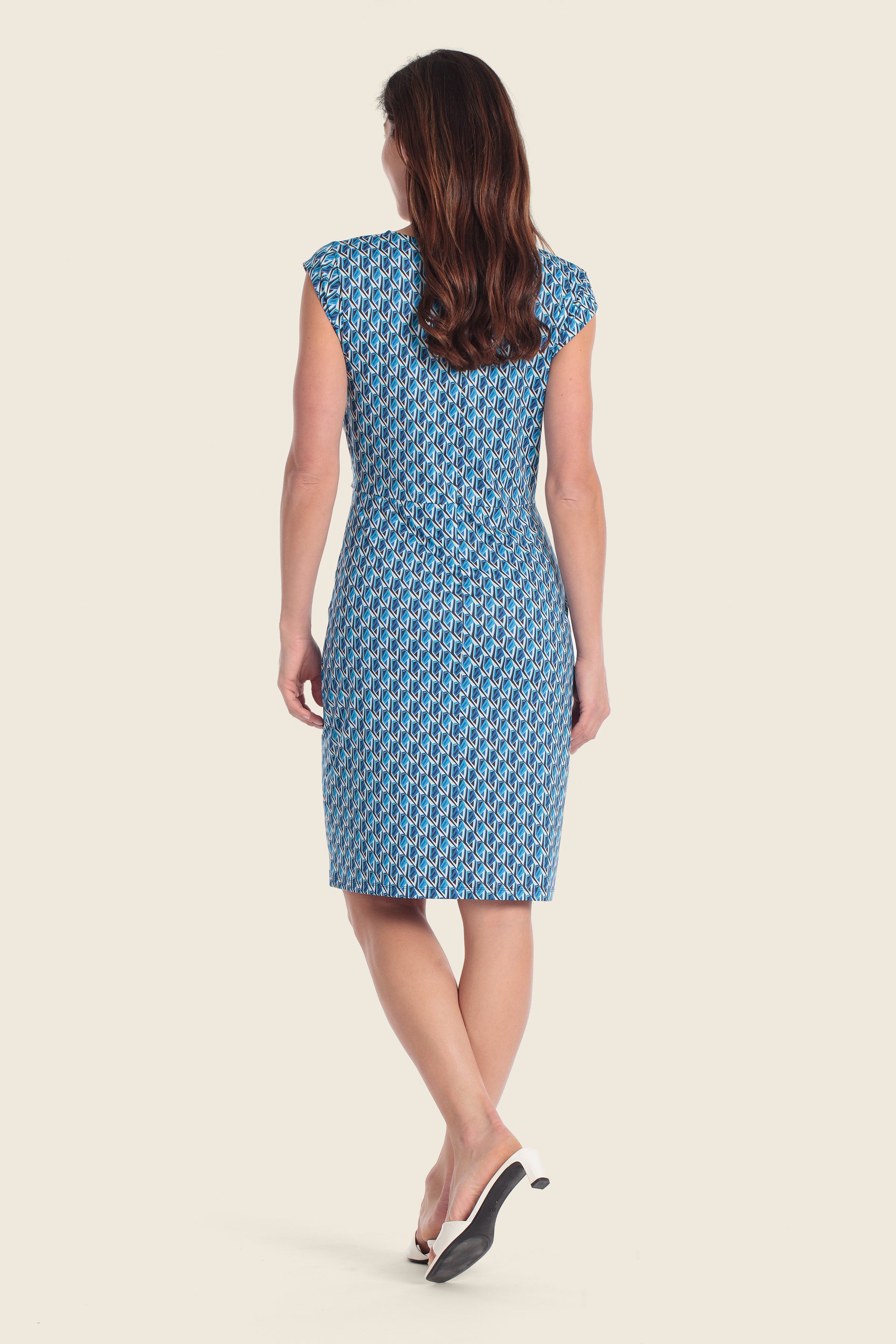 Strickkleid mit seitlichem Knotendetail