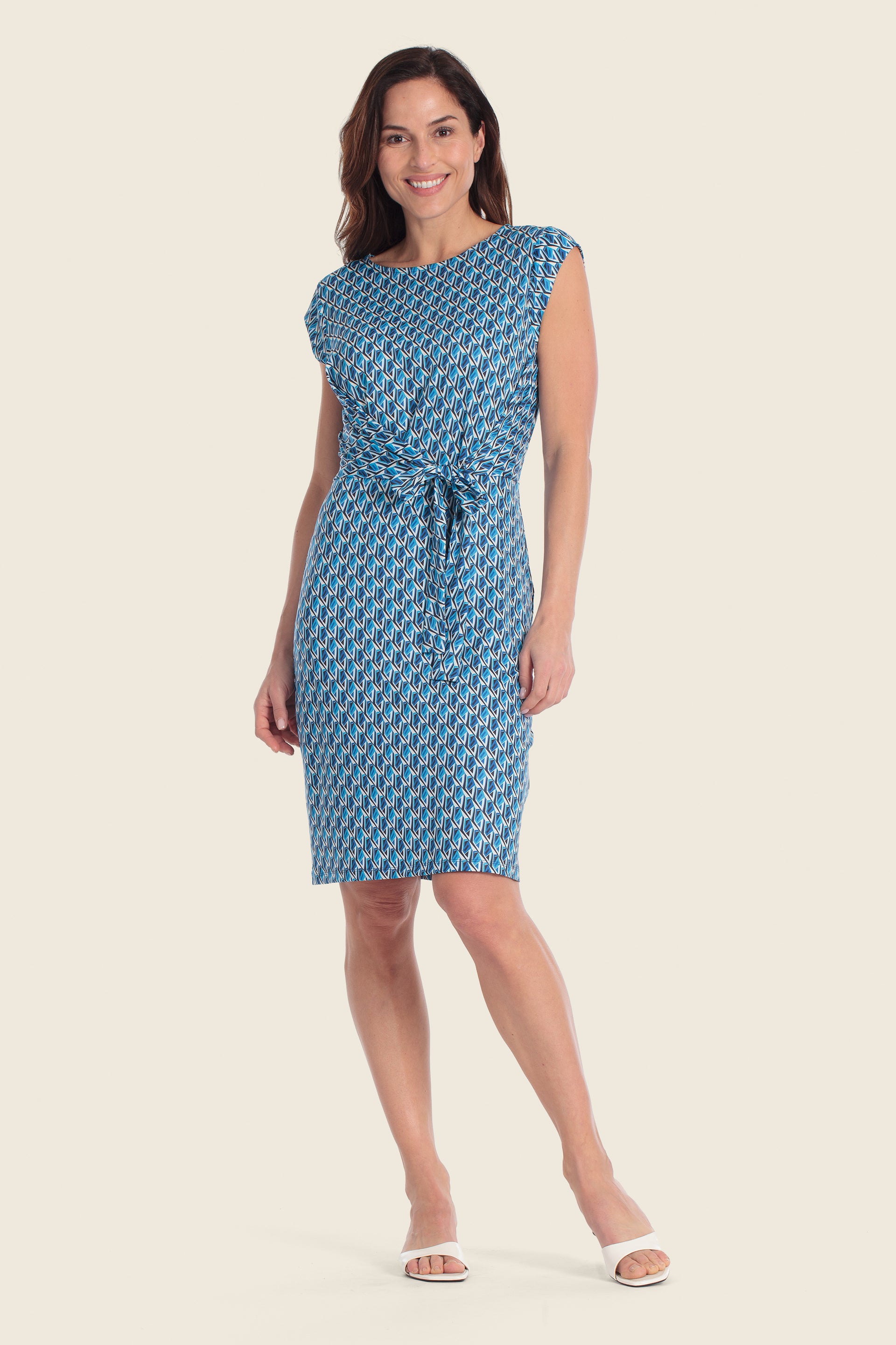 Strickkleid mit seitlichem Knotendetail