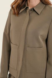 Kurze Jacke mit Hemdkragen und aufgesetzten Taschen, Meeresgrün