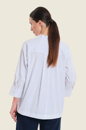 Leichte Bluse mit Stehkragen, Weiß
