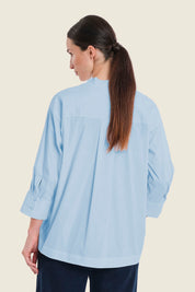 Leichte Bluse mit Stehkragen, Himmelblau