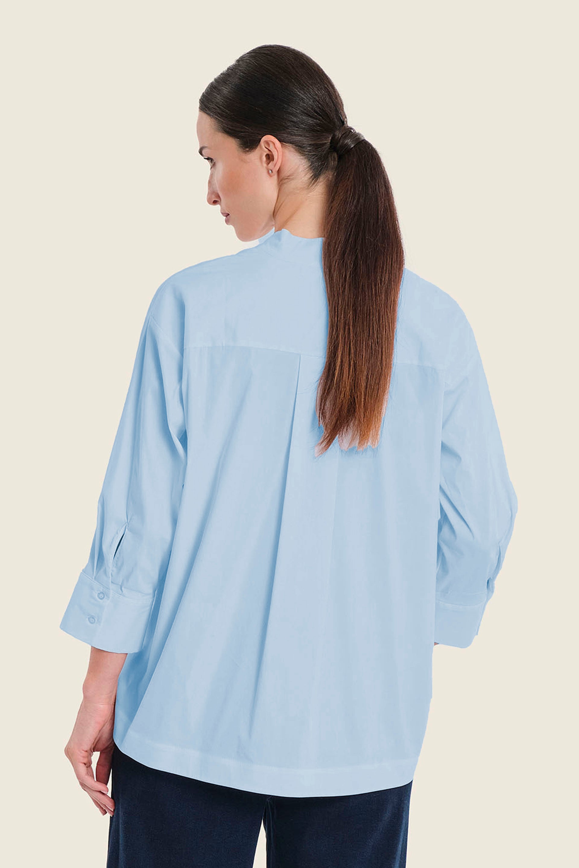 Leichte Bluse mit Stehkragen, Himmelblau