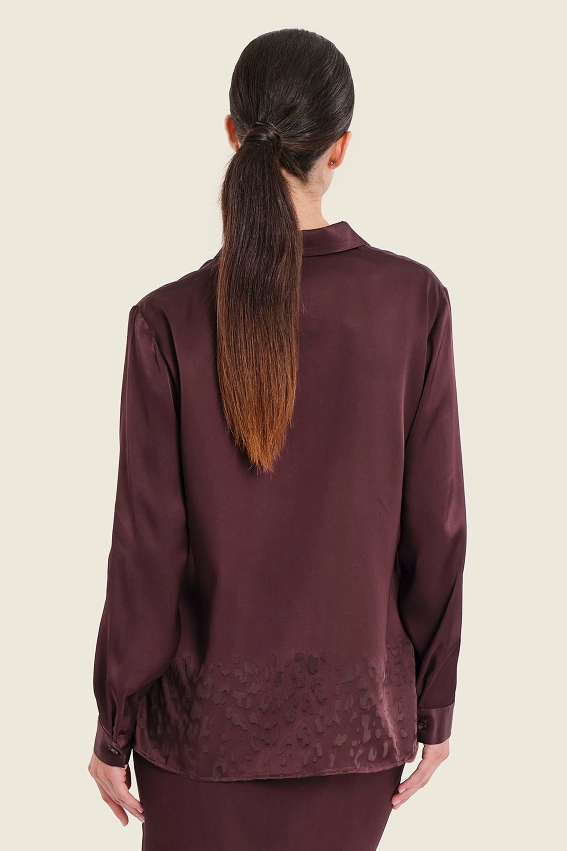 Bluse mit beflocktem Tiermuster, Pflaumenbraun