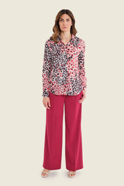 Klassische Viskosebluse mit Tiermuster, Wildmuster Rauch