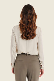 Viskosebluse mit Zierblende, Eichenbeige