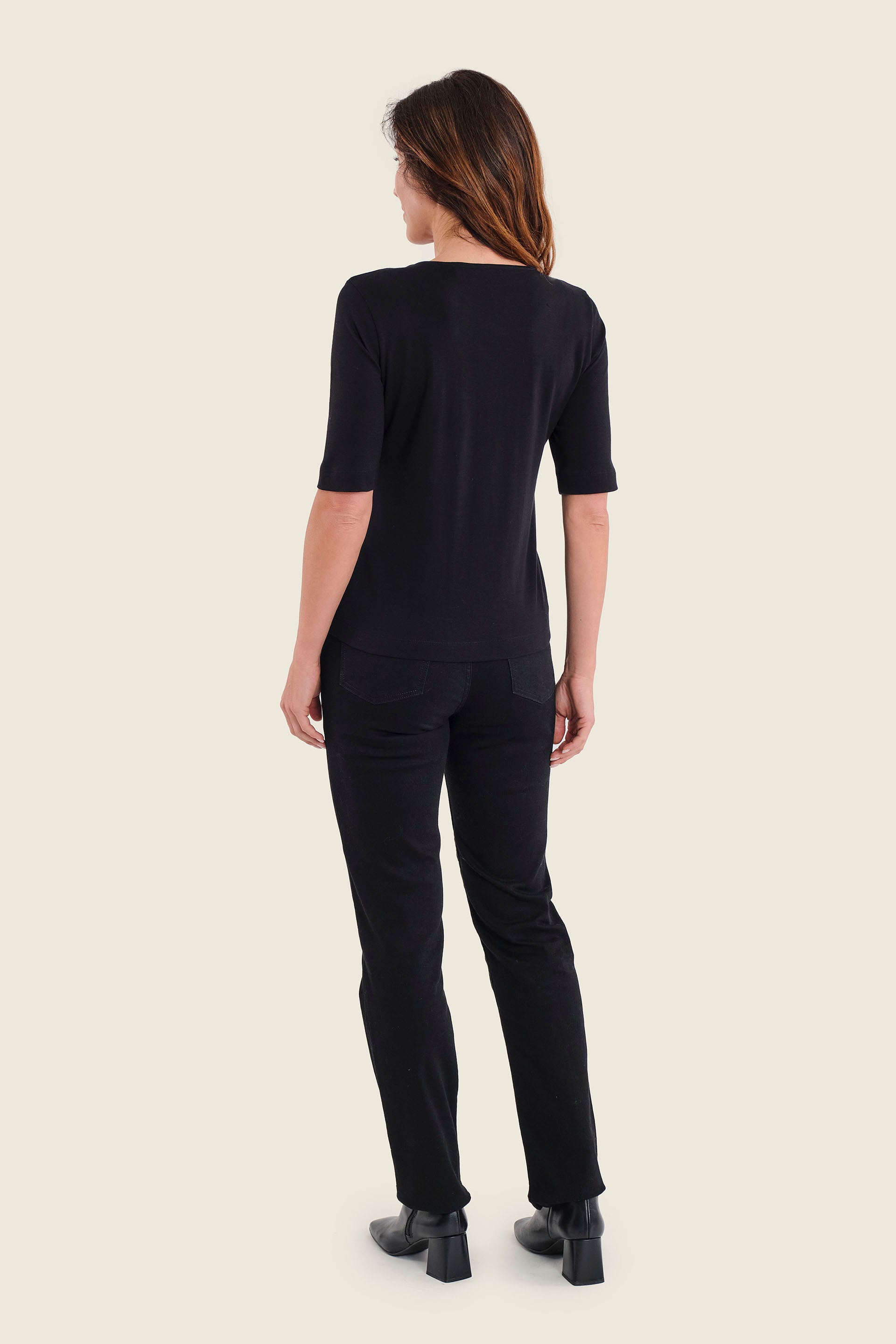 T-Shirt mit V-Ausschnitt aus Pima-Baumwolle, Schwarz