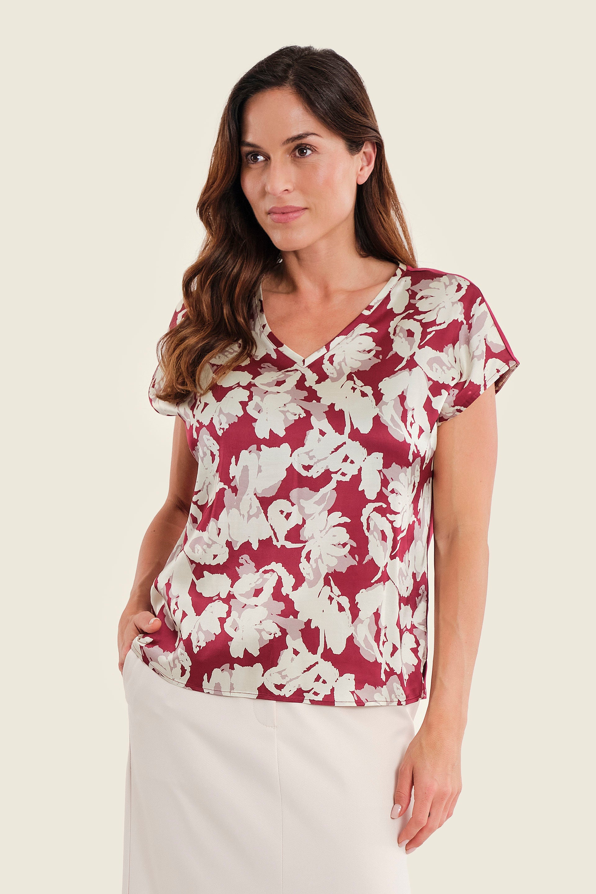 T-Shirt im Materialmix mit bedruckter Vorderseite, Aquarellblüten